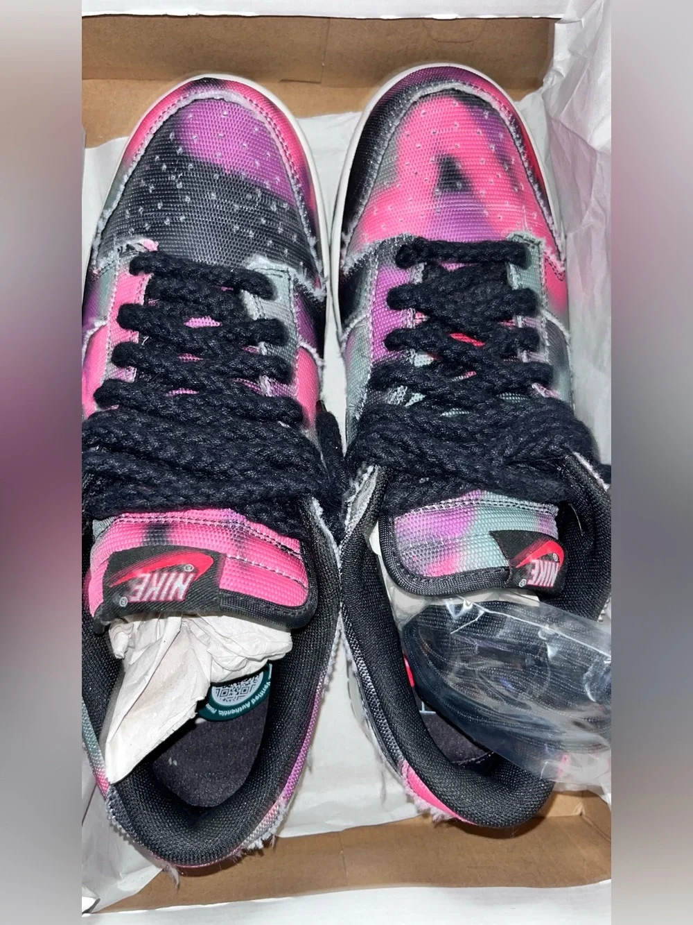 NWT nib nike dunk low se prm graffiti pink sz. 11 men’s authentic rare unworn